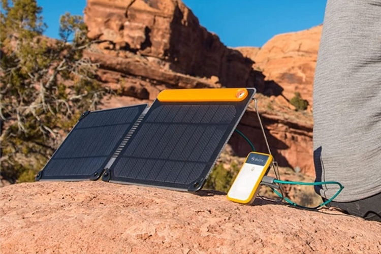 Solar-Powered Gadgets for Outdoor Enthusiasts